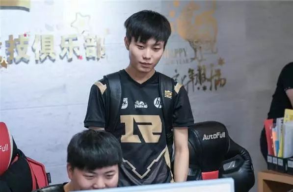强势姿态取