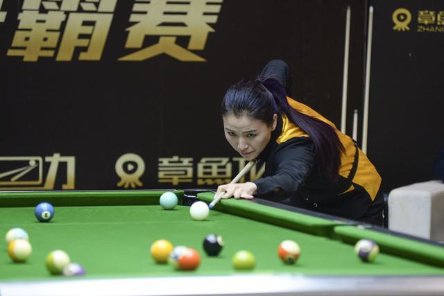 暴露服装 暴露服装