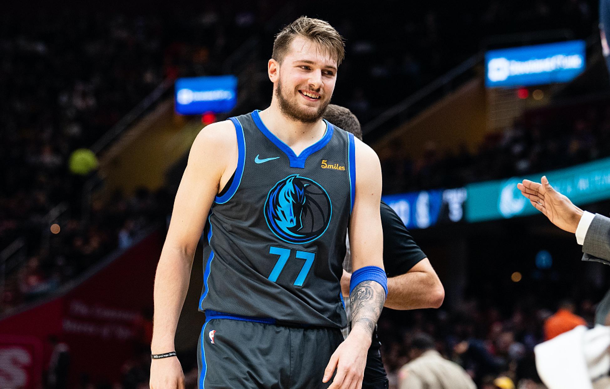 转身起脚 转身起脚