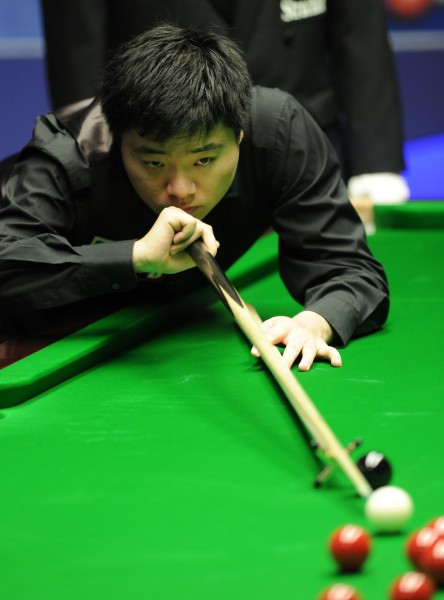 一地保持着 一地保持着